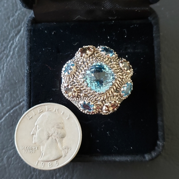 Clyde Duneier statement ring. Sterling Silver and Topaz. Size 6. EUC - Picture 2 of 4
